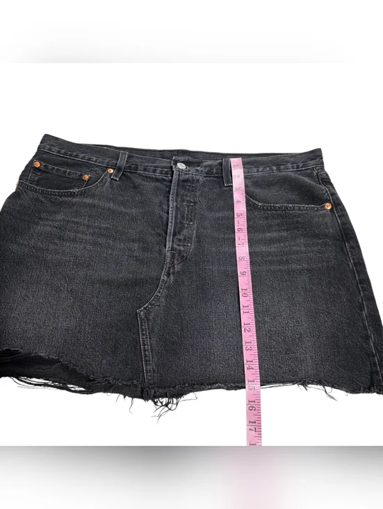 Levi's Washed Black Denim Miniskirt with Frayed Hem - Picture 6 of 16